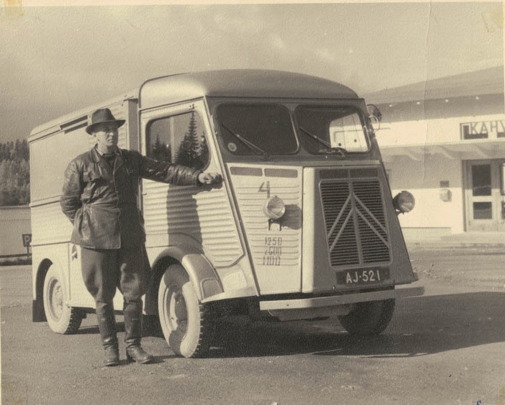 Antero Mäkinen ja sanomalehtikuljetukset